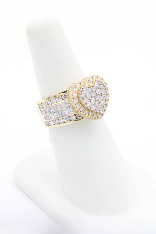 Modern rose gold twist ring for women -*NEW* 14K Heart Baguette Diamond 💎 Ring JTJ™